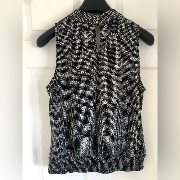 WhiteHouseBlackmarket short sleeve top. - Picture 13 of 14